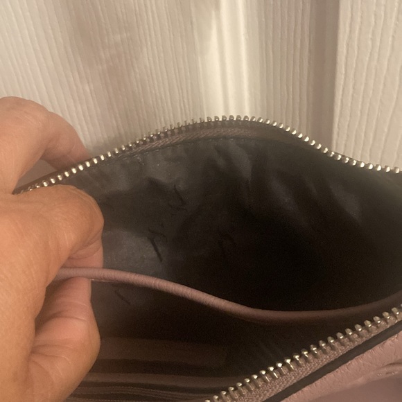 Simple Vera crossover bag - Picture 11 of 13